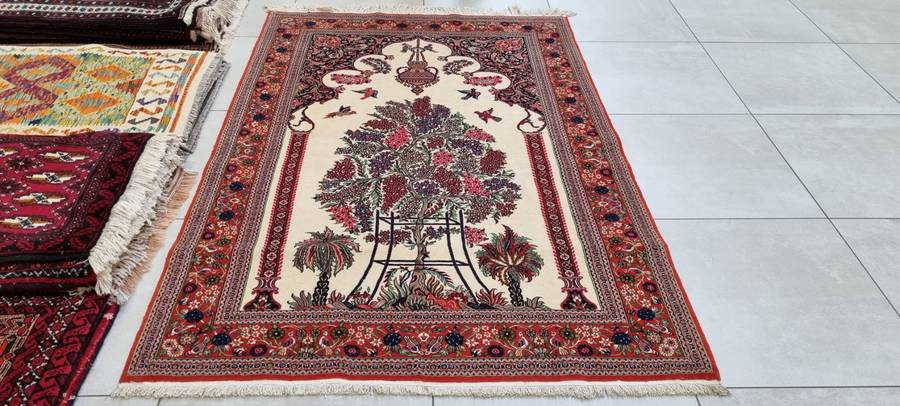 Very Fine Persian Qum Carpet 205cm x 140cm Hand Knotted