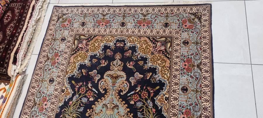 Very Fine Persian Isfahan Carpet 245cm x 157cm Hand Knotted