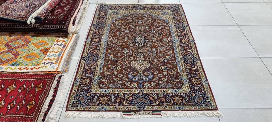 Very Fine Persian Isfahan Carpet 164cm x 118cm Hand Knotted