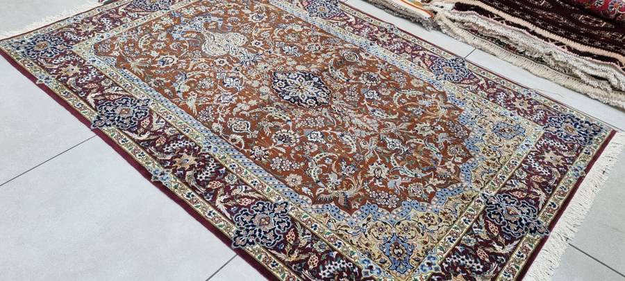 Very Fine Persian Isfahan Carpet 164cm x 118cm Hand Knotted