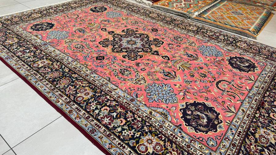 Very Fine Persian Kashan Carpet 335cm x 222cm Hand knotted
