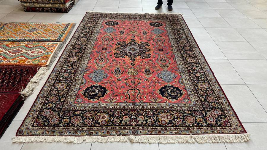 Very Fine Persian Kashan Carpet 335cm x 222cm Hand knotted
