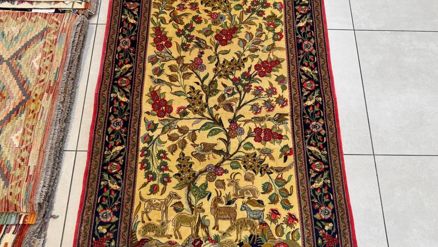 Very Fine Persian Qum Carpet 165cm x 105cm Hand Knotted