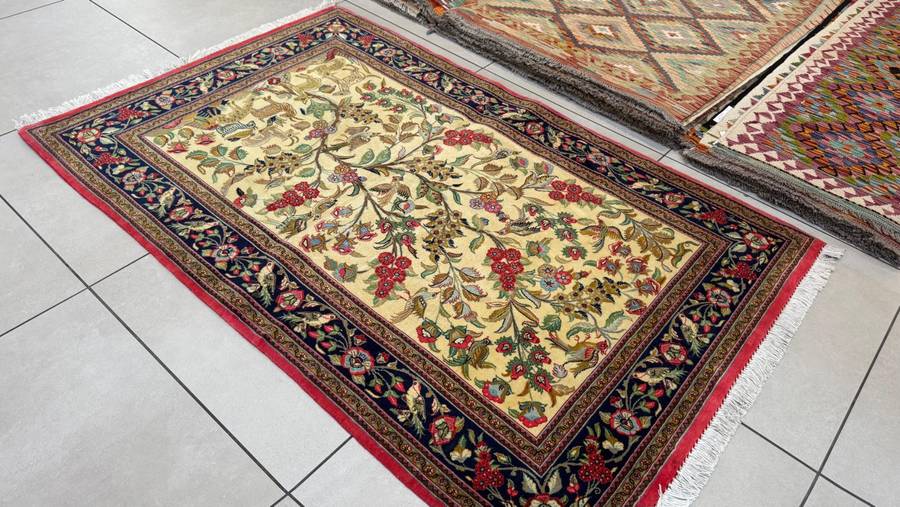 Very Fine Persian Qum Carpet 165cm x 105cm Hand Knotted