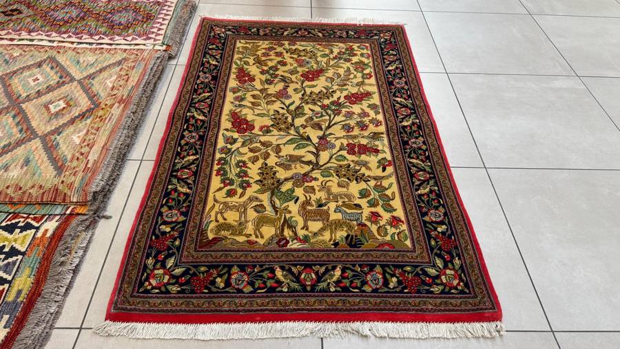 Very Fine Persian Qum Carpet 165cm x 105cm Hand Knotted