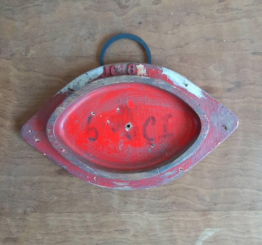 Red hanging hole cover shape