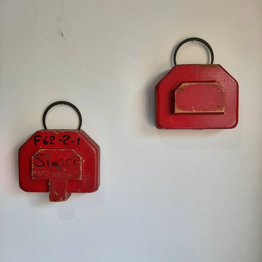 Red hanging Thrust Rod shapes