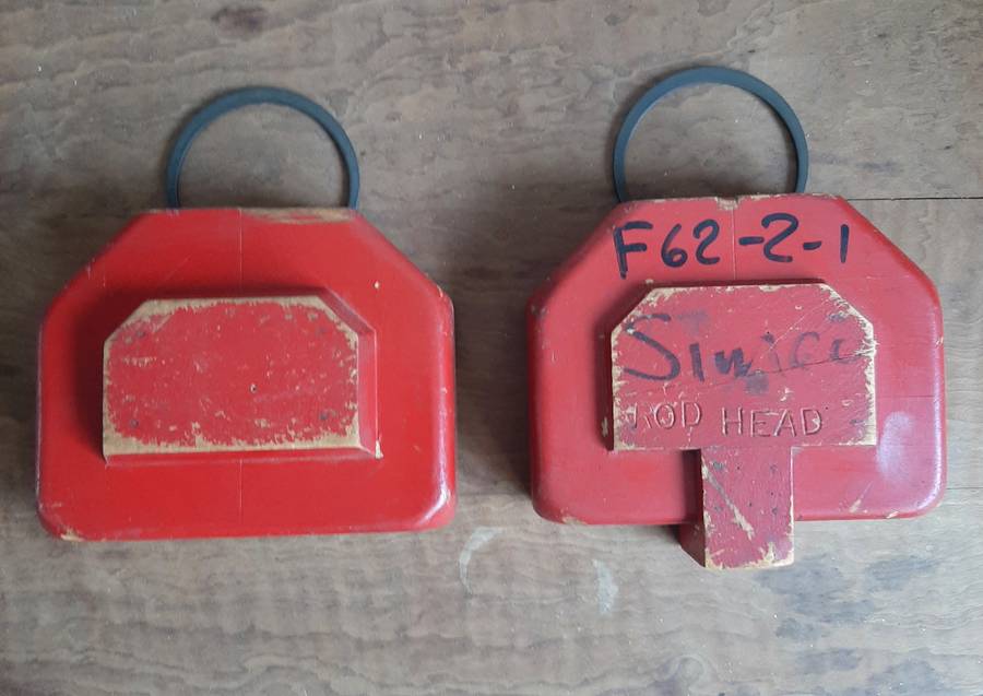 Red hanging Thrust Rod shapes