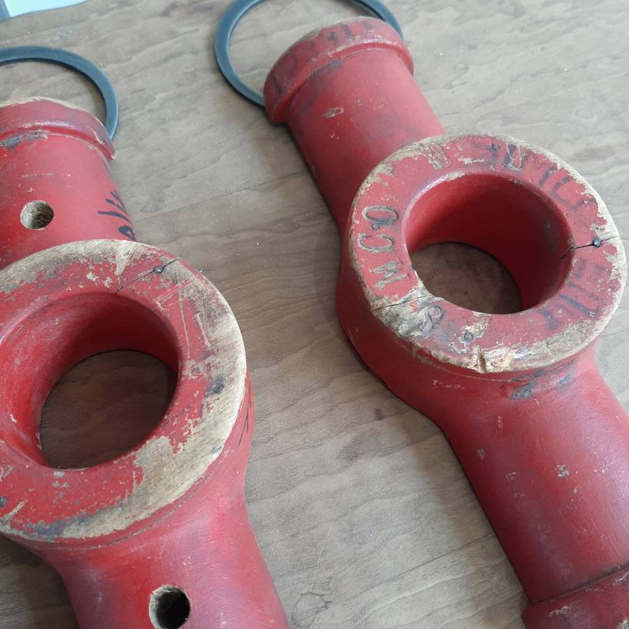 Red hanging toggle shapes