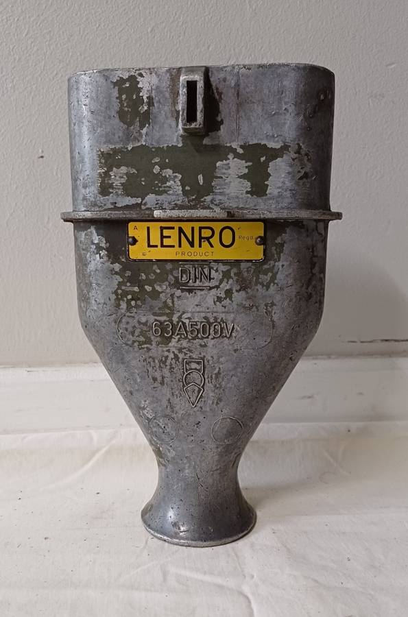 Lenro Plug casing for decor