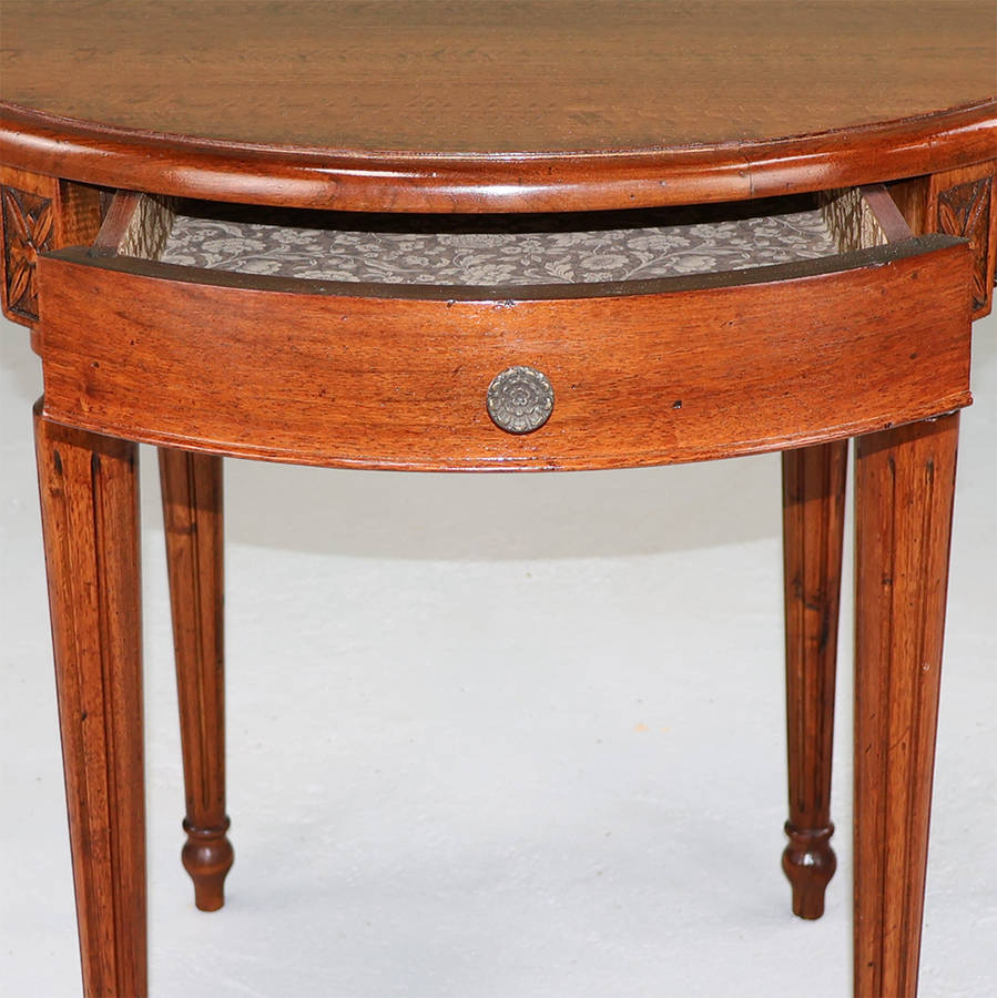 Circular Lamp Table