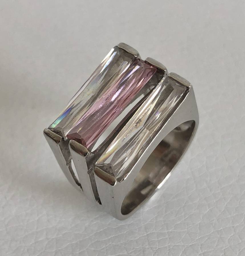 925 silver Ring, Wide Square shaped ring with stripes 2 clear Stone stripes with pink in the Middle