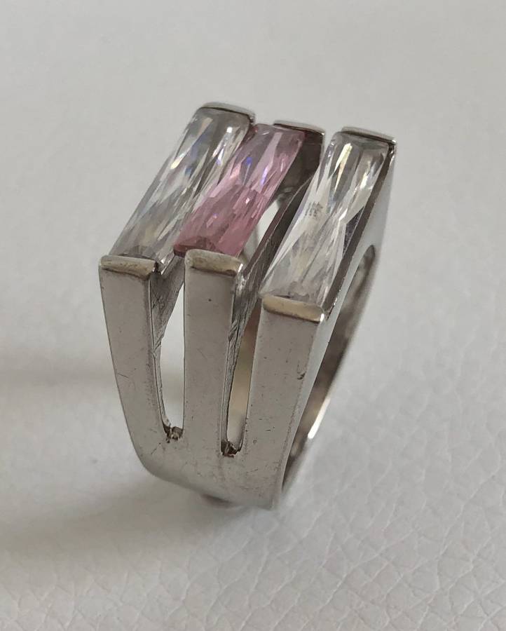 925 silver Ring, Wide Square shaped ring with stripes 2 clear Stone stripes with pink in the Middle