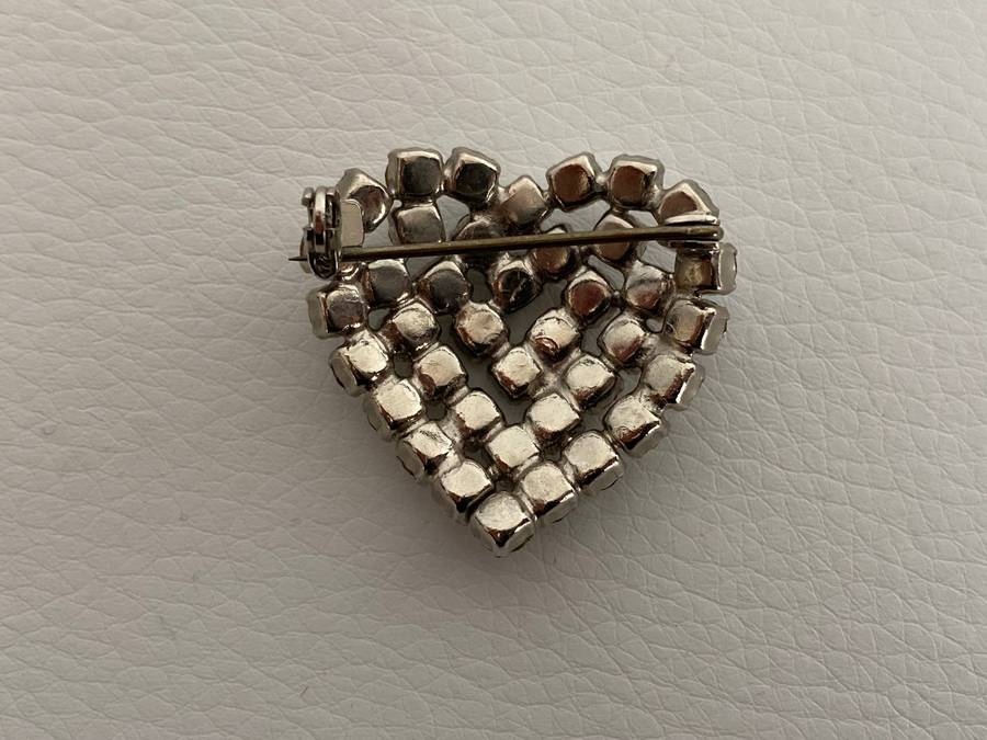 Brooch - Diamante Heart. Silver Colour #ML616