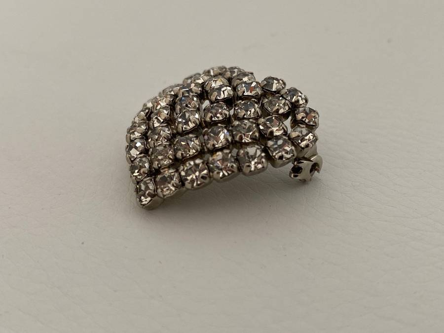 Brooch - Diamante Heart. Silver Colour #ML616