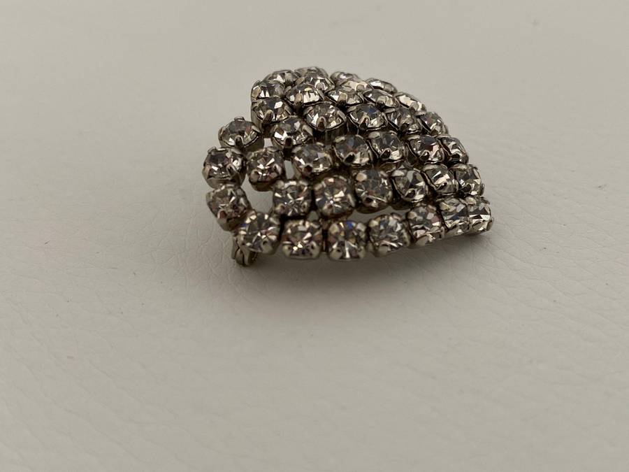 Brooch - Diamante Heart. Silver Colour #ML616