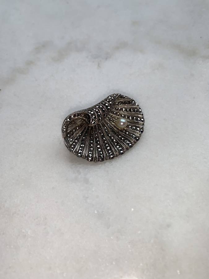 Brooch - Vintage Silver Tone Marcasite Shell Shape With Faux Pearl #ML758