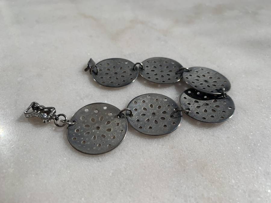 Bracelet - 6 Large Round Patterned Pendants. Silver Colour #ML841
