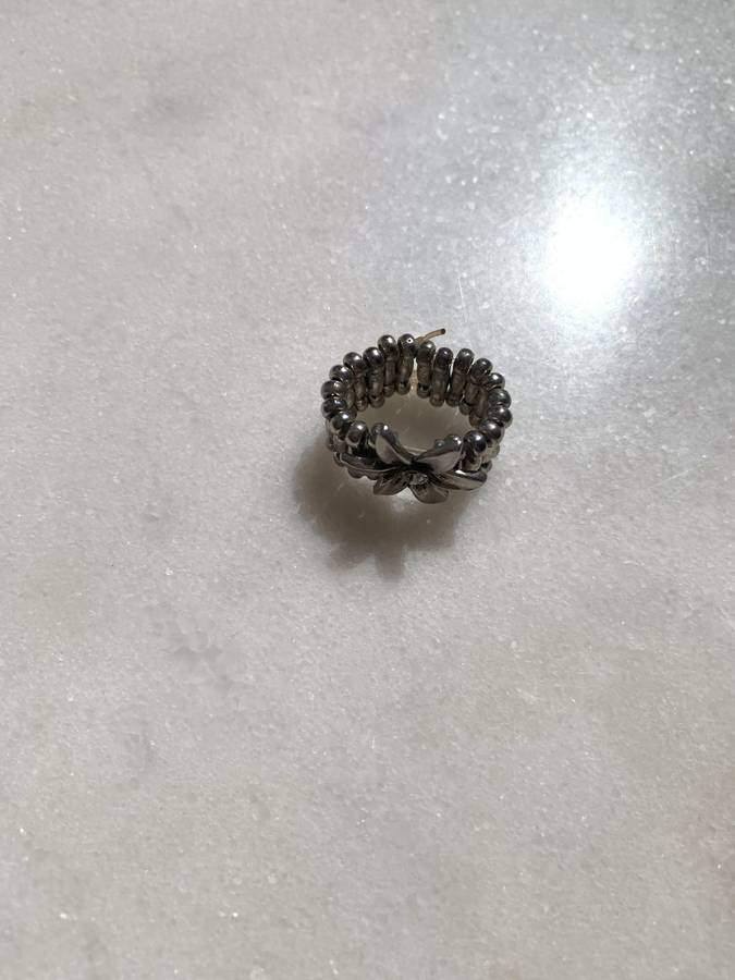 Ring - Beaded Elastic With Flower on Top. Silver Colour #ML853