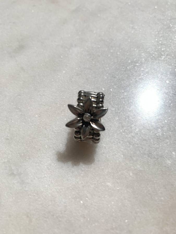 Ring - Beaded Elastic With Flower on Top. Silver Colour #ML853