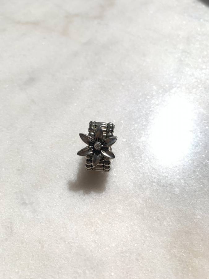 Ring - Beaded Elastic With Flower on Top. Silver Colour #ML853