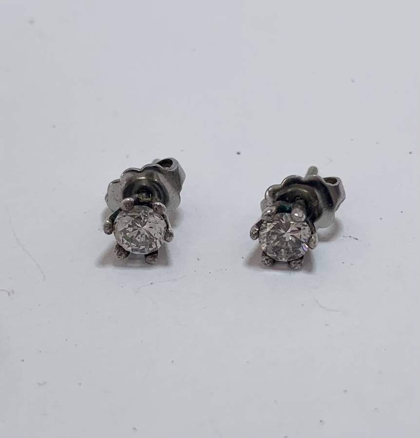 Earrings - Studs with Diamante. Silver Colour #ML1077 R195.00 | Dimensions: Diamante 5mm D