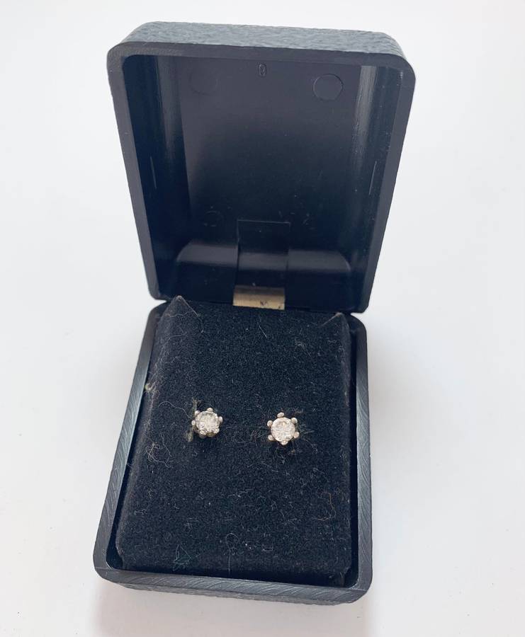 Earrings - Studs with Diamante. Silver Colour #ML1077 R195.00 | Dimensions: Diamante 5mm D