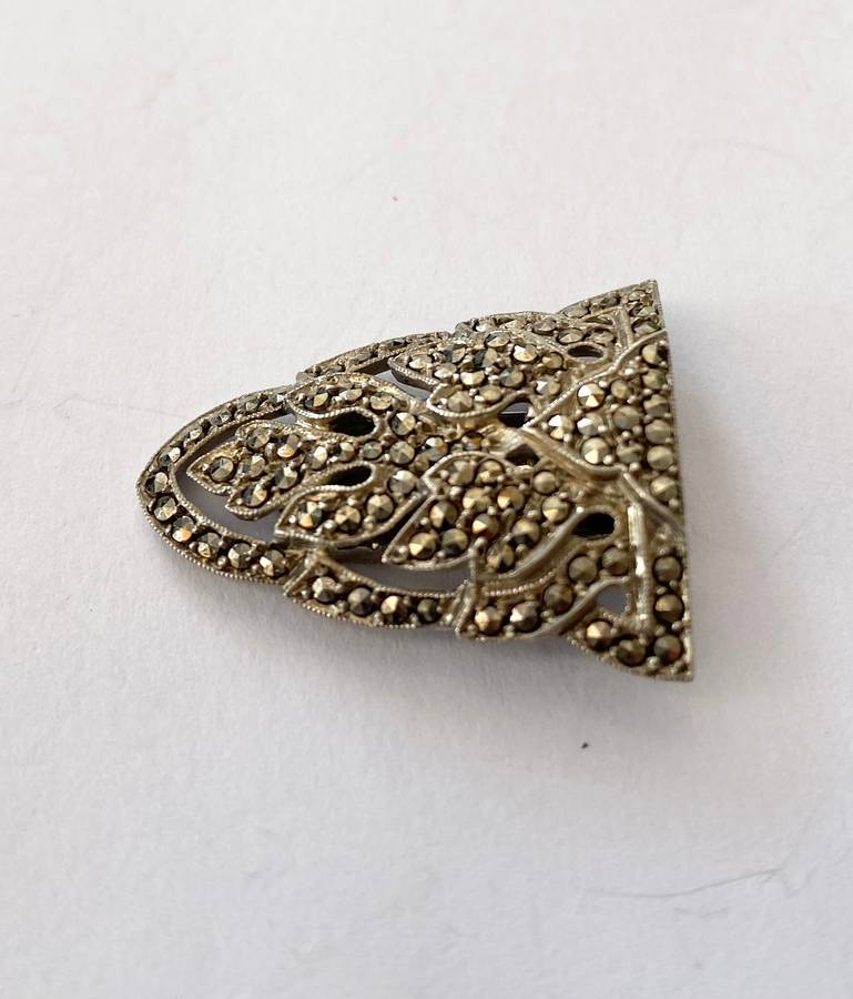 Brooch - Scarf Pin With Marcasite. Flames or Leaf Design. Silver Colour #ML1434