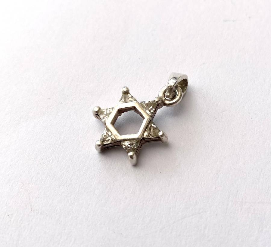 Pendant - 925 Silver Star of David (Magen David) with small triangular stones in each point #ML1625