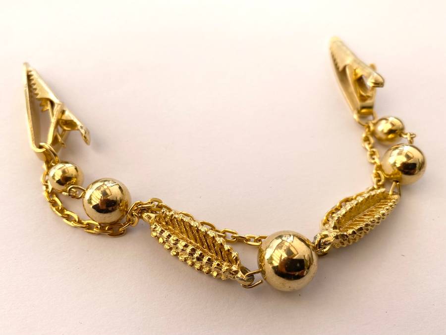 Collar Clip - Vintage Clip With Patterns Chain. Gold Colour #ML1654