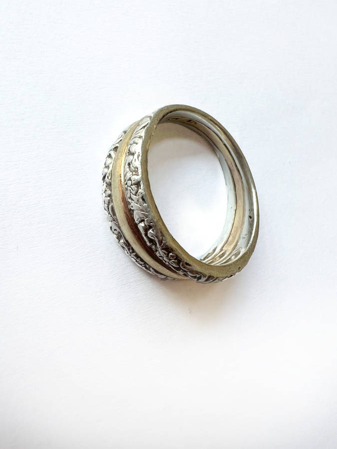 Ring - 925 Silver Frame and 9ct Gold Band in Centre ML1792