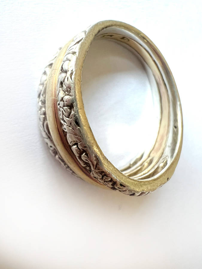Ring - 925 Silver Frame and 9ct Gold Band in Centre ML1792