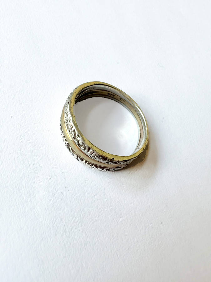 Ring - 925 Silver Frame and 9ct Gold Band in Centre ML1792