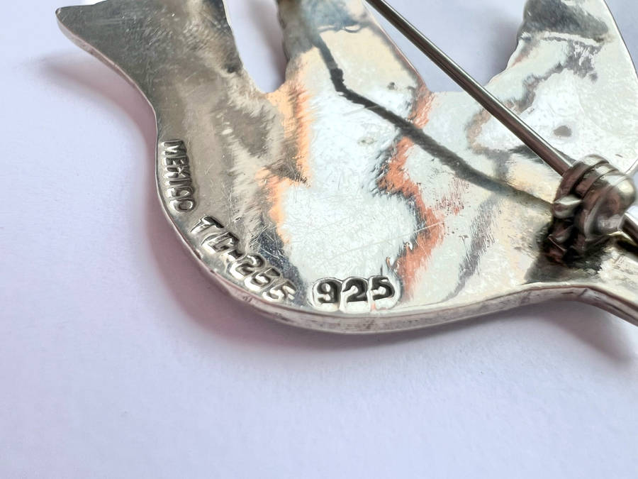 ML1840 Brooch - Dove of Peace. Mexican TG256 Stamped. 925 Silver. Inlayed with Turquoise