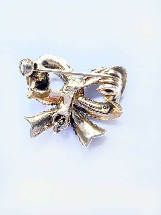 Brooch - Vintage Gold Tone Bow Pin. Oval Clear Stone in Centre ML1856