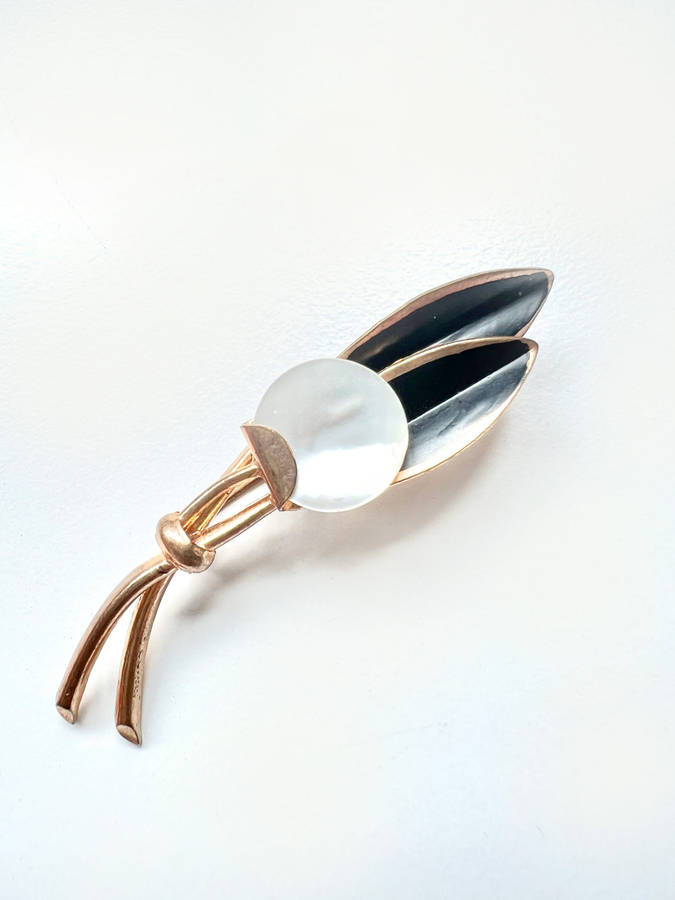 Brooch - Vintage Copper Tone Brooch with 2 Black Leaves etched in Copper Colour with Mother of Pe...