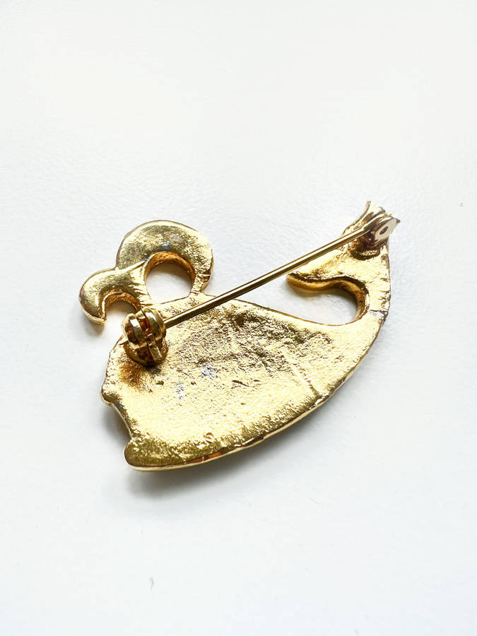 Brooch - Vintage Gold Tone Enamel Moby Dick Whale Brooch Pin ML1996