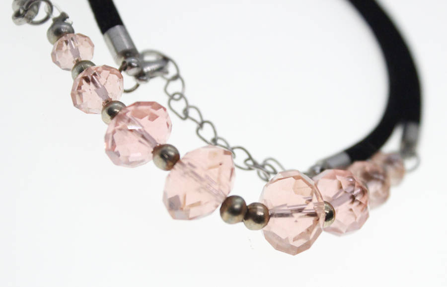 Necklace - Silver Tone. Suede Necklace with assorted sizes Pink Beads - ML2453