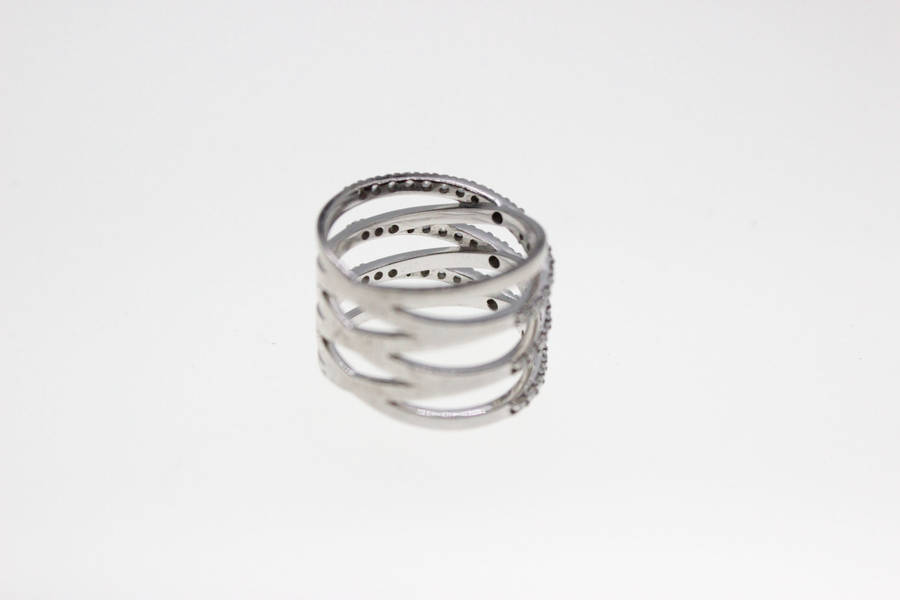Ring -  Fashion Silver Tone Criss Cross Ring with diamantes - ML2517