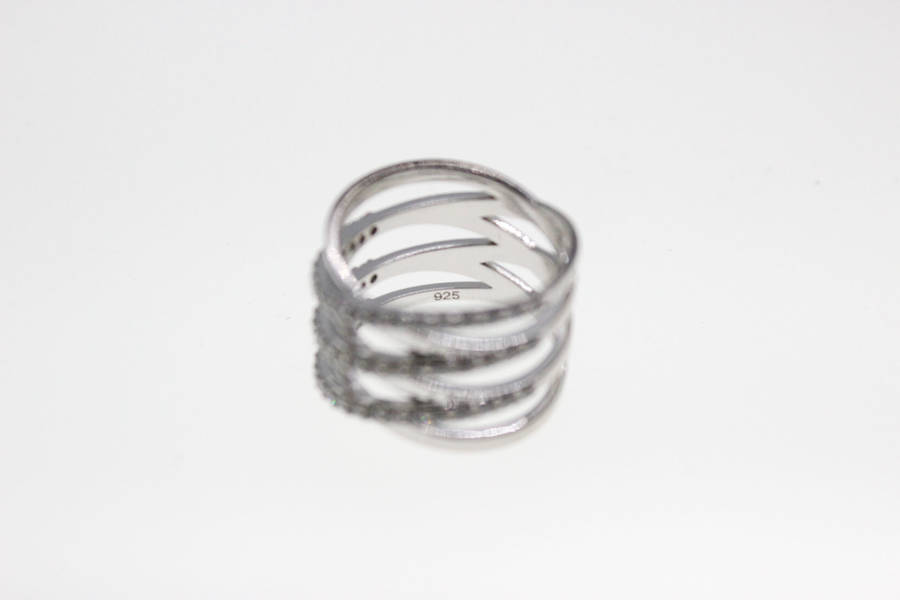 Ring -  Fashion Silver Tone Criss Cross Ring with diamantes - ML2517