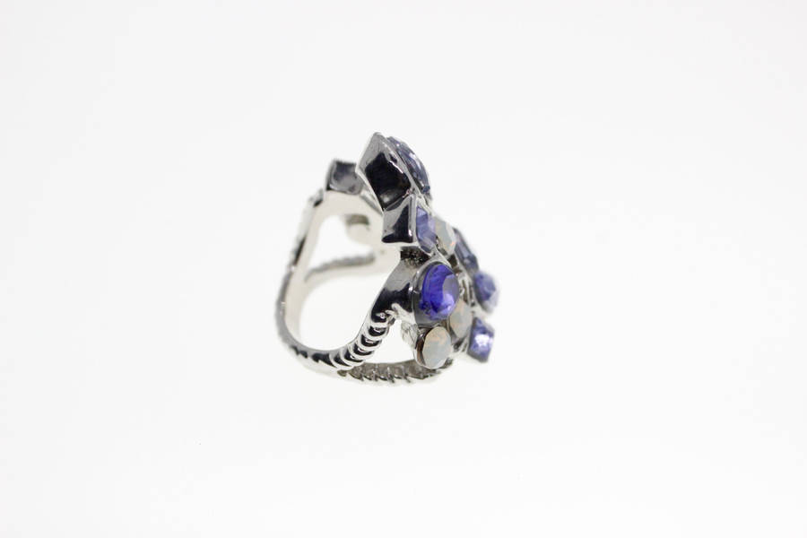Ring - Vintage Silver Tone Irregular Shape with White, Light Blue and Dark Blue Rhinestones - ML2555