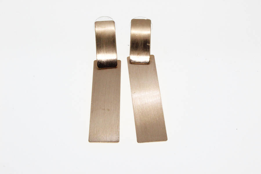 Earrings - Gold Tone Fashion Rectangular drop Earrings. Pierced Ears. Slightly Tarnished - ML2653