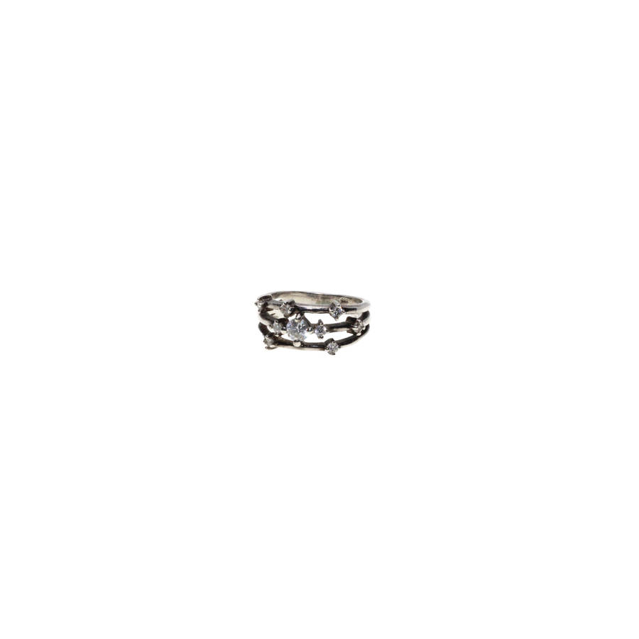 Ring - 925 Silver Ring. 3 Bands in one. 7 Diamantes and 1 larger Diamante. - ML2847