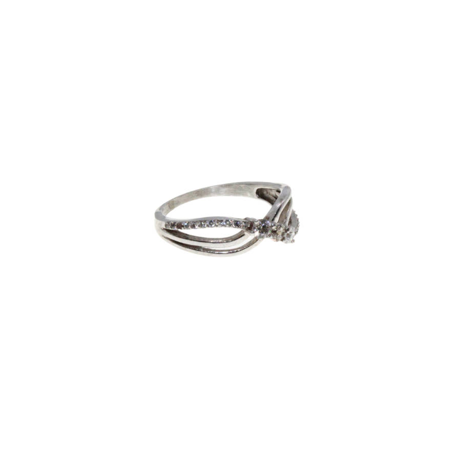 Ring - Silver Tone Twist Style. 3 Centre Diamantes. Parve on Either Side - ML2984