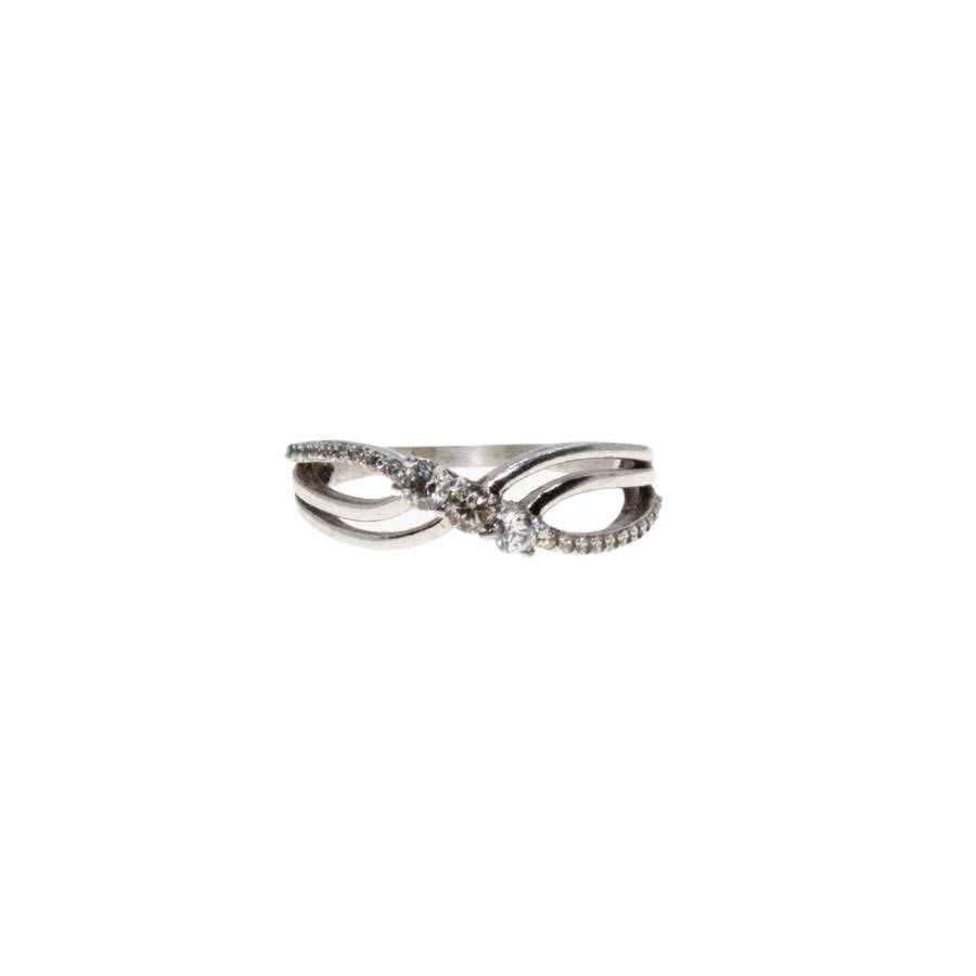 Ring - Silver Tone Twist Style. 3 Centre Diamantes. Parve on Either Side - ML2984