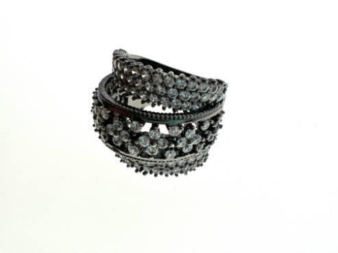 Ring - Vintage Dark Metal Tone. Outer Bands with Diamantes. Centre Band has Diamante Flowers - ML...