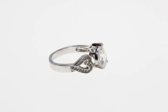 Ring - Vintage 925 Silver with Pear Shape Clear Stone with Parve Hearts on either side - ML2253