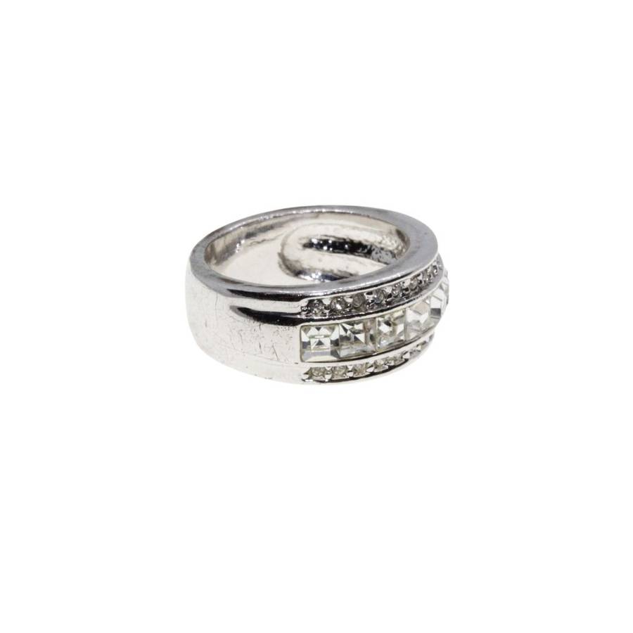 Ring - Silver Tone Chunky Band. Large Square Diamantes surrounded by Small Diamantes - ML3134