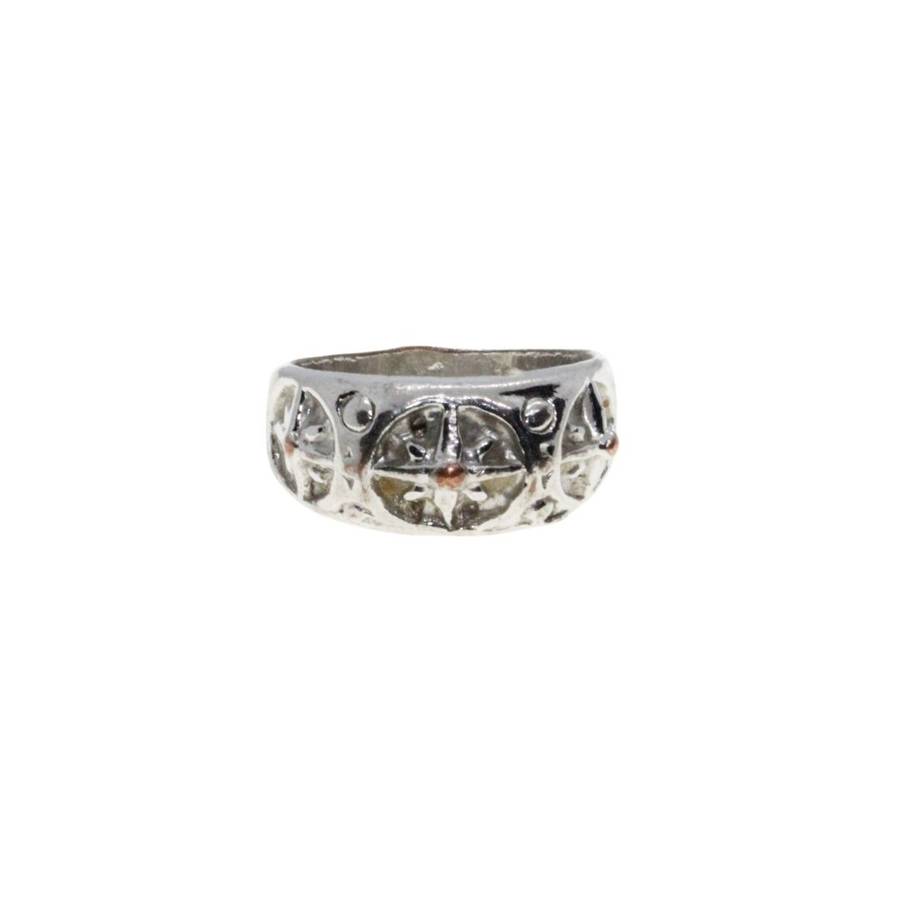 Ring - Silver Tone Chunky Band with Textured Centre. Slightly Tarnished - ML3230