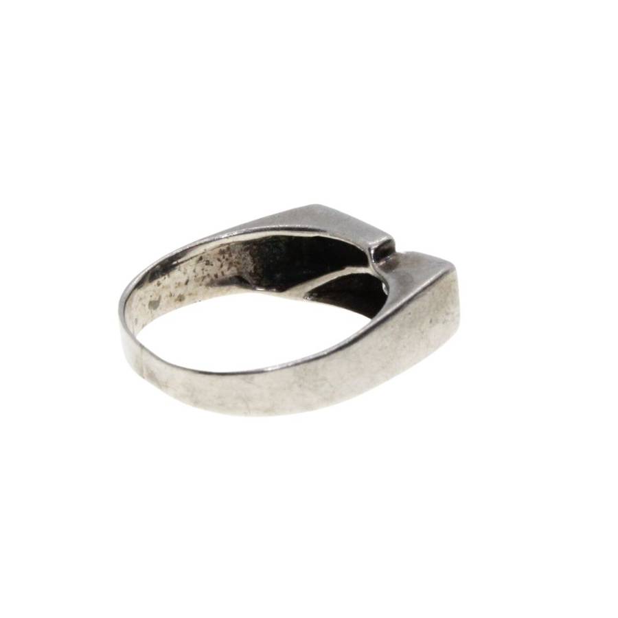 Ring - Vintage Silver Tone Delicate Band with Intricate Centre Design with 2 x Diamantes - ML3235